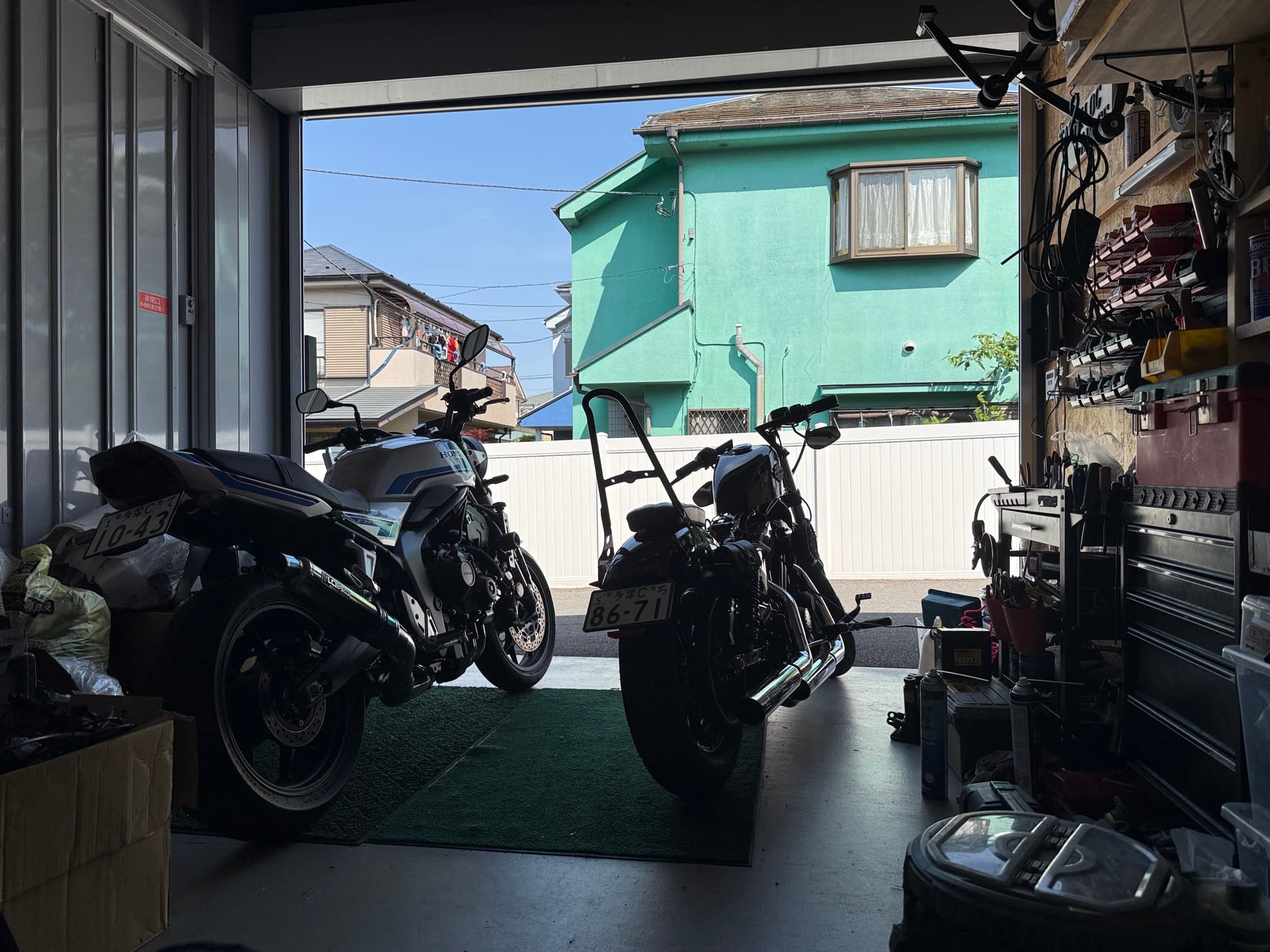 View from the garage / ガレージから見える街並み